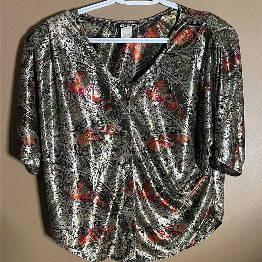 😄Vintage satiny blouse shoulder pads buttons